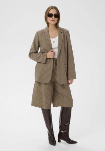 Короткое пальто