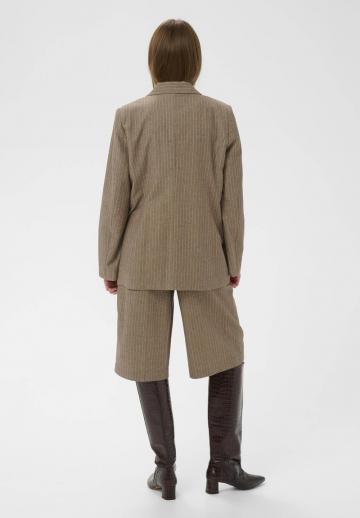 Короткое пальто