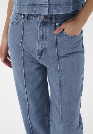 Прямые джинсы