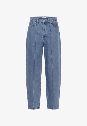 Прямые джинсы