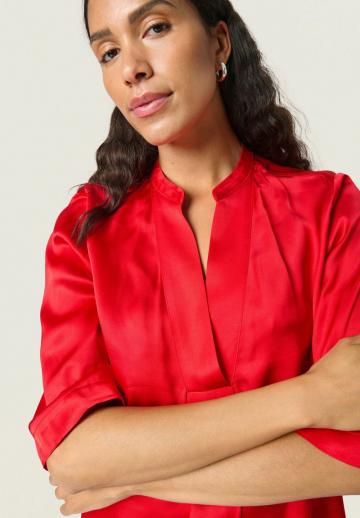 Атласная блузка