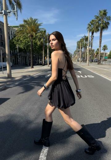 Платье без бретелек