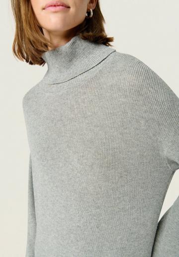 Вязаное платье