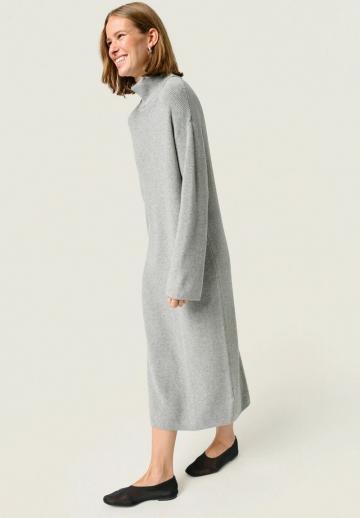 Вязаное платье