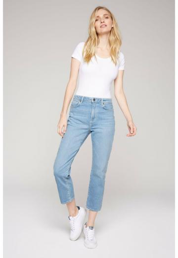 Короткие джинсы