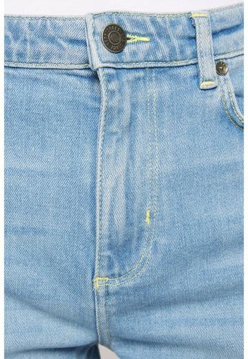 Короткие джинсы