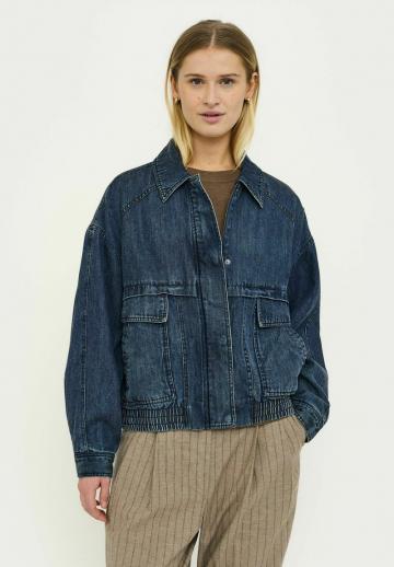 Куртка с накладнымит карманами