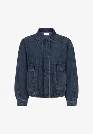 Куртка с накладнымит карманами