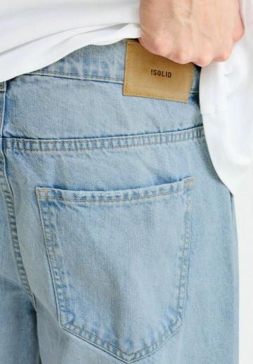 Прямые джинсы