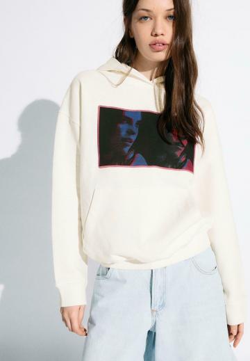 Пуловер с капюшоном