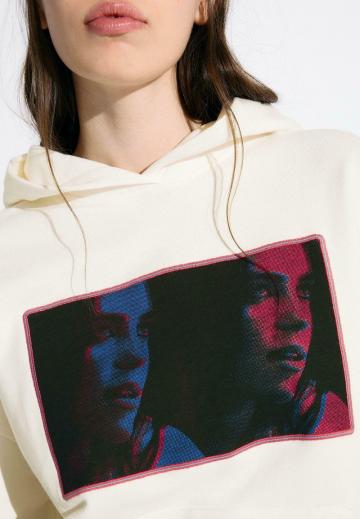 Пуловер с капюшоном