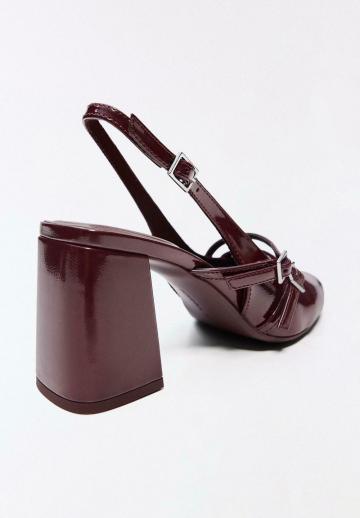 Туфли на высоком каблуке