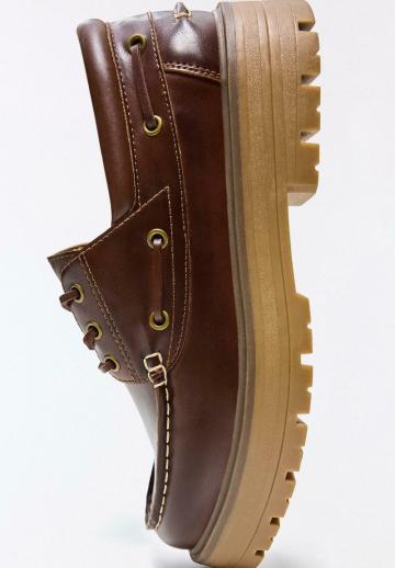 Ботинки на шнуровке