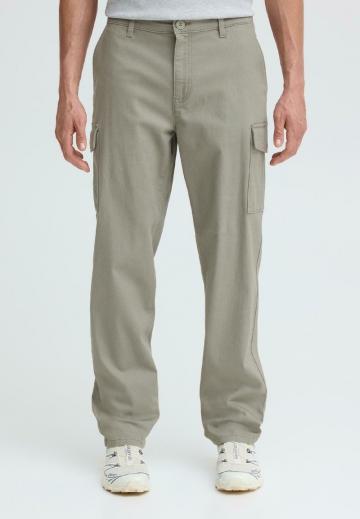 Брюки с накладными карманами
