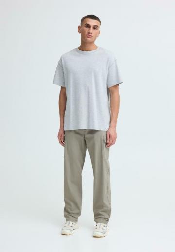 Брюки с накладными карманами