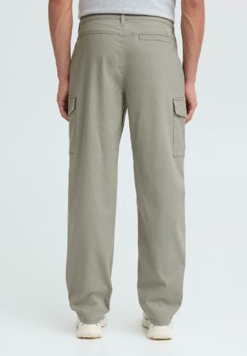 Брюки с накладными карманами