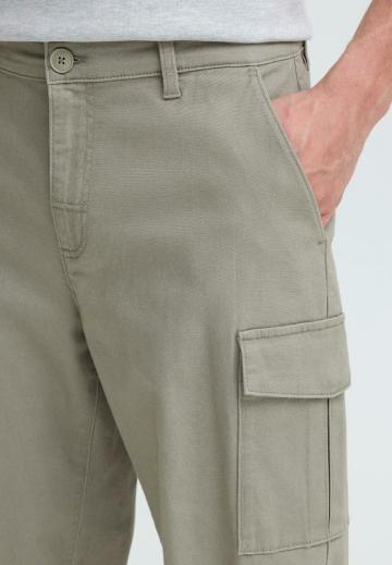 Брюки с накладными карманами