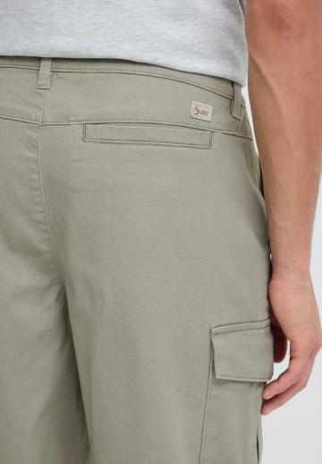 Брюки с накладными карманами