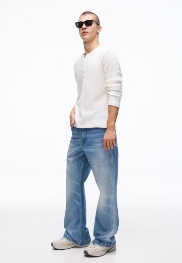 Клешеные джинсы