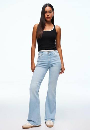 Клешеные джинсы