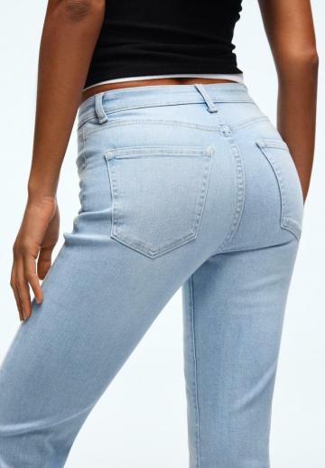 Клешеные джинсы