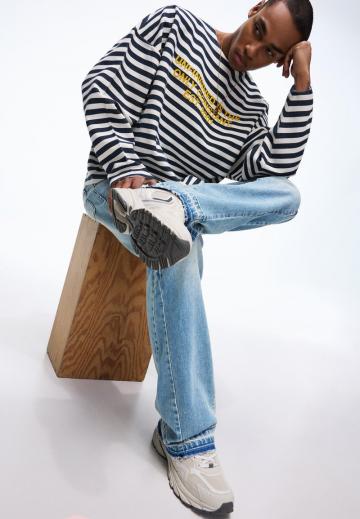 Клешеные джинсы