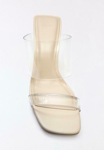 Босоножки на каблуке