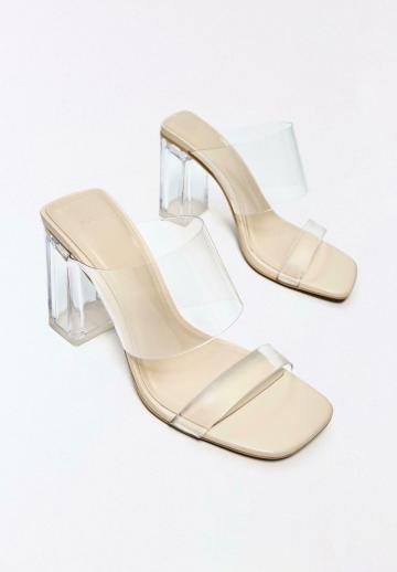 Босоножки на каблуке