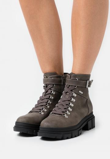 Ботинки на шнуровке