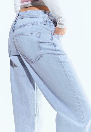 Прямые джинсы