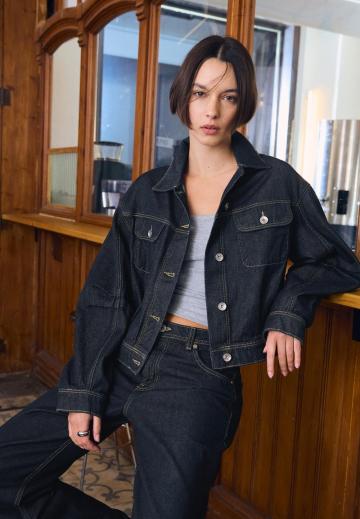 Куртка с накладнымит карманами