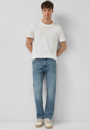Прямые джинсы