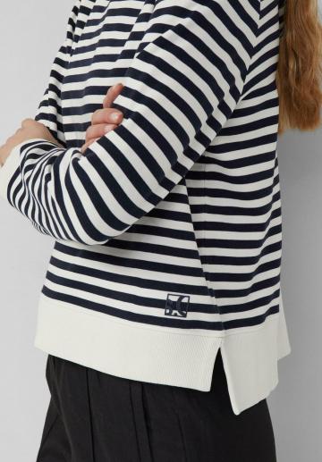 Пуловер с капюшоном