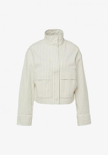 Куртка с накладнымит карманами