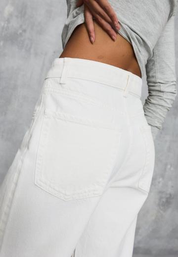 Прямые джинсы