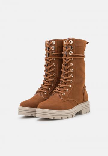 Сапоги на шнуровке