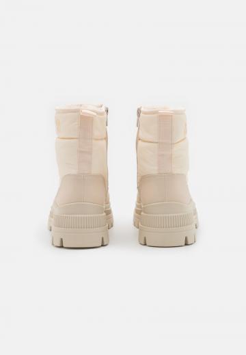 Зимние ботинки