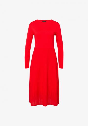 Вязаное платье