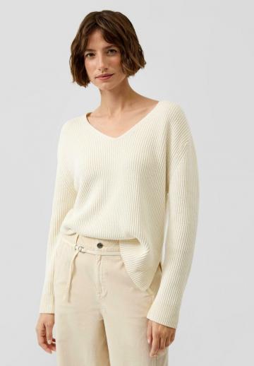 Пуловер в полоску