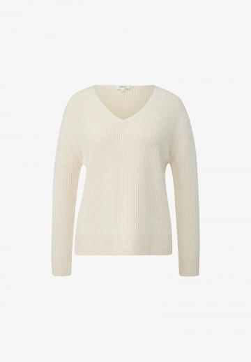 Пуловер в полоску