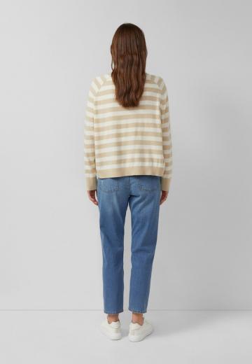 Пуловер в полоску