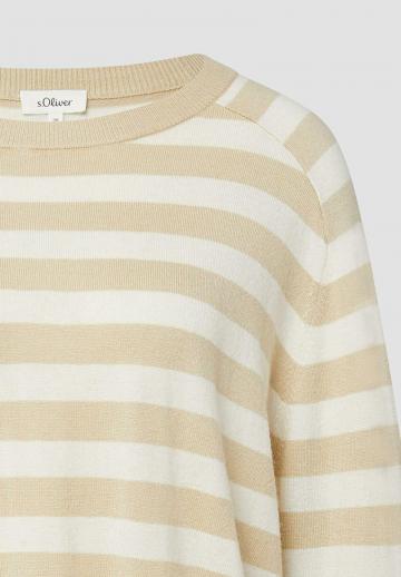 Пуловер в полоску