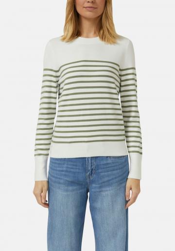 Пуловер в полоску