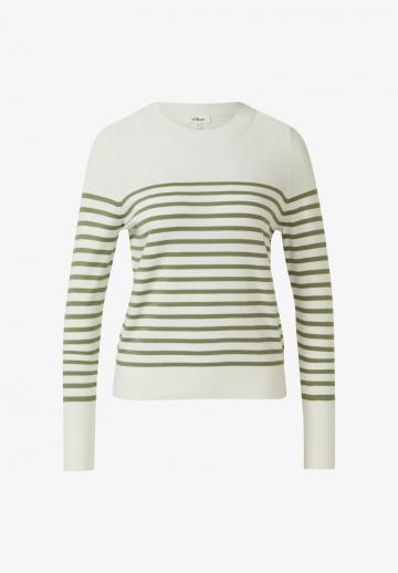 Пуловер в полоску