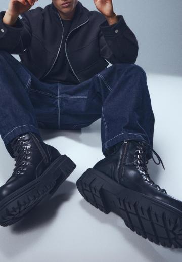 Ботинки на шнуровке