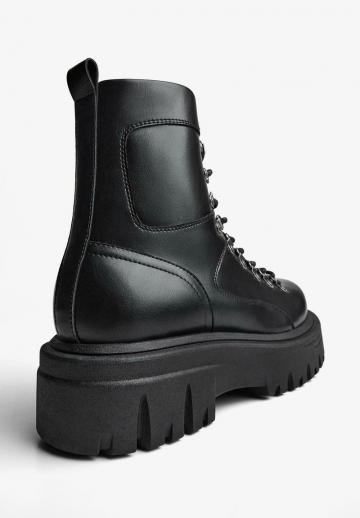 Ботинки на шнуровке