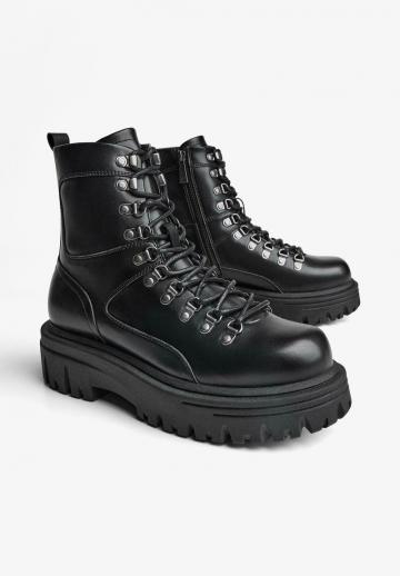 Ботинки на шнуровке