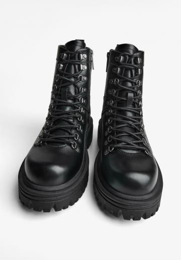 Ботинки на шнуровке