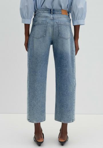 Короткие джинсы