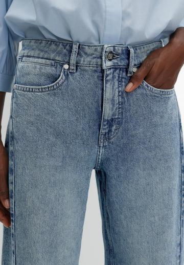 Короткие джинсы